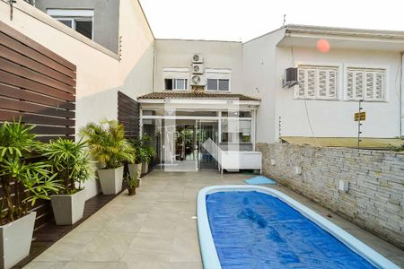 Casa à venda com 190m², 3 quartos e 3 vagas Casa à venda com 190m², 3 quartos e 3 vagasPiscina