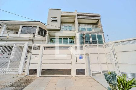 Casa à venda com 190m², 3 quartos e 3 vagas Casa à venda com 190m², 3 quartos e 3 vagasFachada