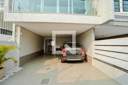 Casa à venda com 190m², 3 quartos e 3 vagas Casa à venda com 190m², 3 quartos e 3 vagasGaragem