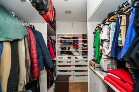 Casa à venda com 190m², 3 quartos e 3 vagas Casa à venda com 190m², 3 quartos e 3 vagasCloset da Suíte