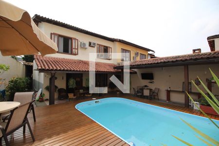 Casa de condomínio à venda com 262m², 3 quartos e 1 vagaÁrea Externa Fundos - Piscina