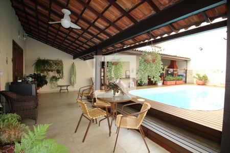 Casa de condomínio à venda com 262m², 3 quartos e 1 vagaÁrea Externa Fundos