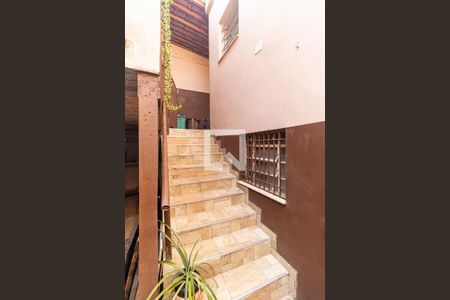 Casa à venda com 200m², 3 quartos e 3 vagasEscada