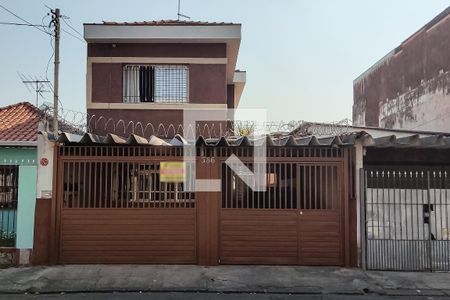 Casa à venda com 200m², 3 quartos e 3 vagasFachada 