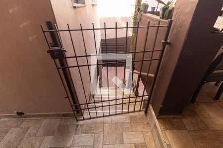 Casa à venda com 200m², 3 quartos e 3 vagasEscada