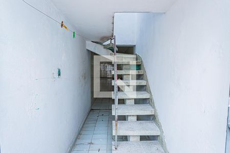 Casa à venda com 150m², 3 quartos e 2 vagas Casa à venda com 150m², 3 quartos e 2 vagasEscada