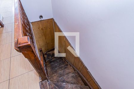 Casa à venda com 150m², 3 quartos e 2 vagas Casa à venda com 150m², 3 quartos e 2 vagasEscada