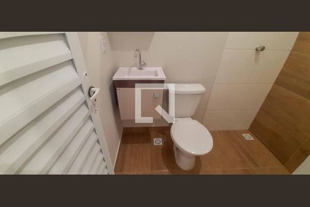 Banheiro de casa para alugar com 1 quarto, 26m² em Umuarama, Osasco
