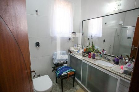 Casa à venda com 600m², 4 quartos e 4 vagasBanheiro da Suíte