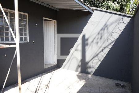 Casa para alugar com 100m², 2 quartos e 2 vagasDetalhe da área de serviço