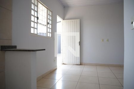 Casa para alugar com 100m², 2 quartos e 2 vagasSala 