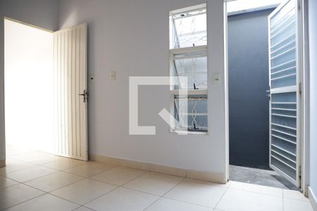 Casa para alugar com 100m², 2 quartos e 2 vagasQuarto 