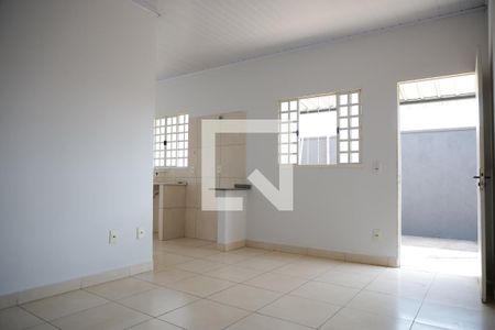 Casa para alugar com 100m², 2 quartos e 2 vagasSala 