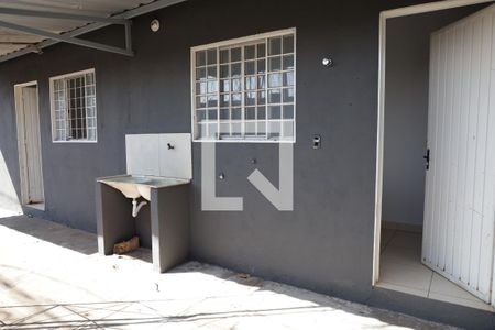 Casa para alugar com 100m², 2 quartos e 2 vagasDetalhe da área de serviço