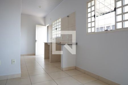 Casa para alugar com 100m², 2 quartos e 2 vagasCozinha 