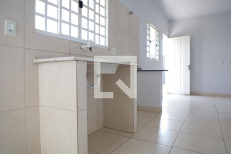 Casa para alugar com 100m², 2 quartos e 2 vagasCozinha 