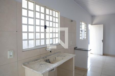 Casa para alugar com 100m², 2 quartos e 2 vagasCozinha 