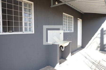 Casa para alugar com 100m², 2 quartos e 2 vagasDetalhe da área de serviço