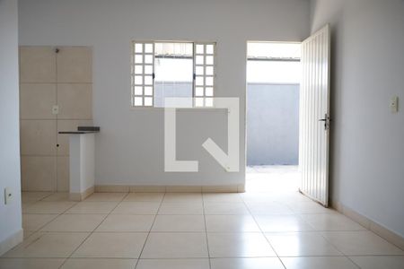 Casa para alugar com 100m², 2 quartos e 2 vagasSala 