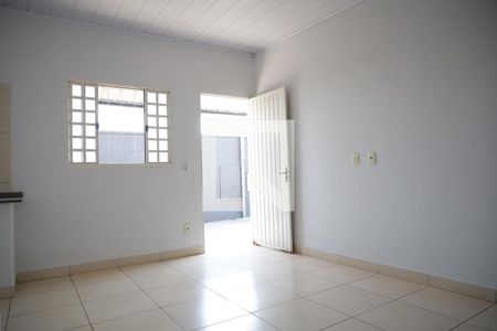 Casa para alugar com 100m², 2 quartos e 2 vagasSala 