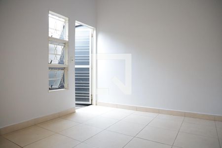 Casa para alugar com 100m², 2 quartos e 2 vagasQuarto 