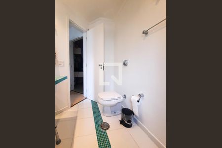 Apartamento à venda com 217m², 4 quartos e 3 vagasBanheiro da Suíte 2