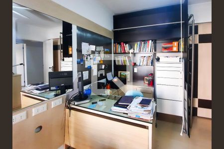 Apartamento à venda com 217m², 4 quartos e 3 vagasQuarto 1/Escritório