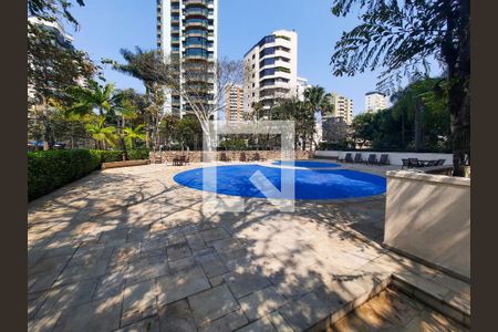 Apartamento à venda com 217m², 4 quartos e 3 vagasÁrea comum - Piscina