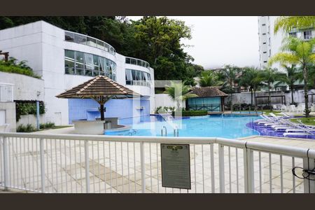 Apartamento à venda com 160m², 3 quartos e 2 vagasÁrea comum Piscina