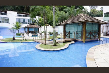 Apartamento à venda com 160m², 3 quartos e 2 vagasÁrea comum Piscina