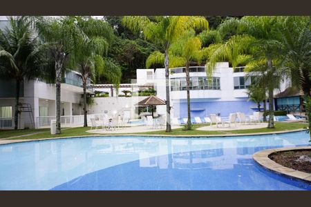 Apartamento à venda com 160m², 3 quartos e 2 vagasÁrea comum Piscina