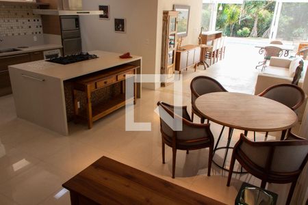 Casa de condomínio à venda com 384m², 4 quartos e 4 vagasSALA DE JANTAR