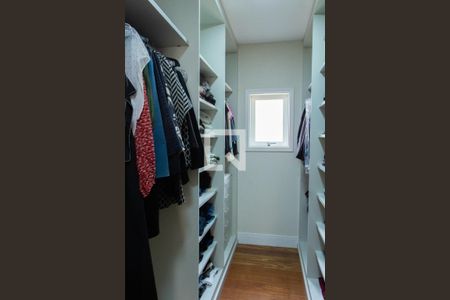 Casa de condomínio à venda com 384m², 4 quartos e 4 vagasCLOSET