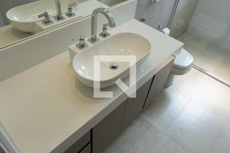 Casa de condomínio à venda com 384m², 4 quartos e 4 vagasBANHEIRO 