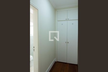 Casa de condomínio à venda com 384m², 4 quartos e 4 vagasCLOSET