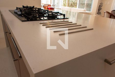 Casa de condomínio à venda com 384m², 4 quartos e 4 vagasCOZINHA