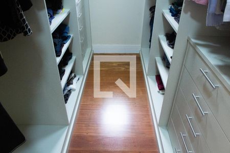 Casa de condomínio à venda com 384m², 4 quartos e 4 vagasCLOSET