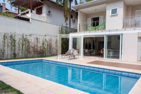 Casa de condomínio à venda com 384m², 4 quartos e 4 vagasÁREA EXTERNA FUNDOS