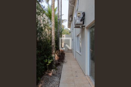 Casa de condomínio à venda com 384m², 4 quartos e 4 vagasCORREDOR LATERAL