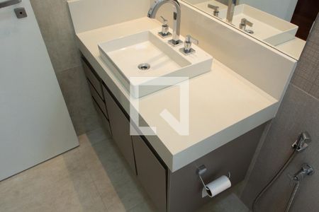 Casa de condomínio à venda com 384m², 4 quartos e 4 vagasBANHEIRO DA SUITE 1