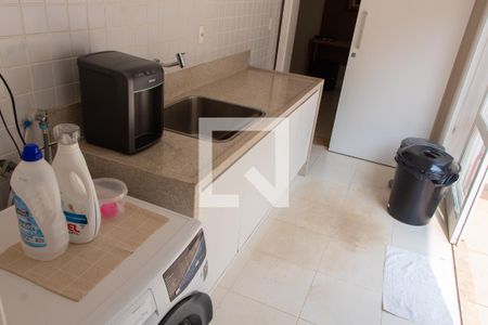 Casa de condomínio à venda com 384m², 4 quartos e 4 vagasÁREA DE SERVIÇO