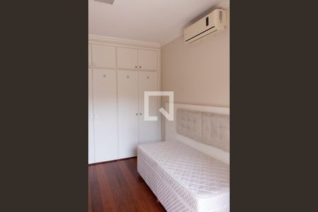 Casa de condomínio à venda com 384m², 4 quartos e 4 vagasQUARTO 3