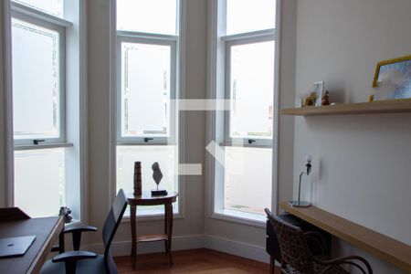 Casa de condomínio à venda com 384m², 4 quartos e 4 vagasESCRITÓRIO