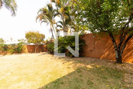 Casa de condomínio à venda com 350m², 4 quartos e 4 vagasQuintal