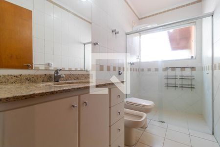 Casa de condomínio à venda com 350m², 4 quartos e 4 vagasBanheiro da Suíte 01