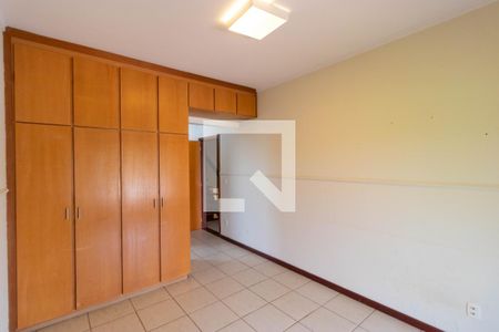 Casa de condomínio à venda com 350m², 4 quartos e 4 vagasSuíte 02