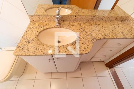 Casa de condomínio à venda com 350m², 4 quartos e 4 vagasBanheiro da Suíte 04