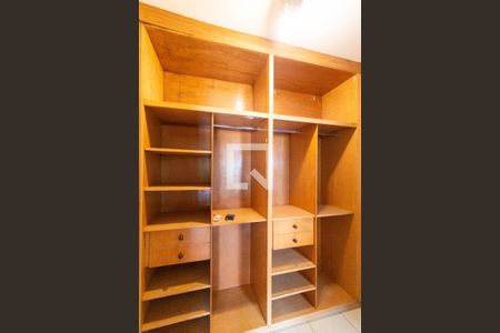 Casa de condomínio à venda com 350m², 4 quartos e 4 vagasCloset da Suíte 01