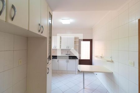 Casa de condomínio à venda com 350m², 4 quartos e 4 vagasCozinha