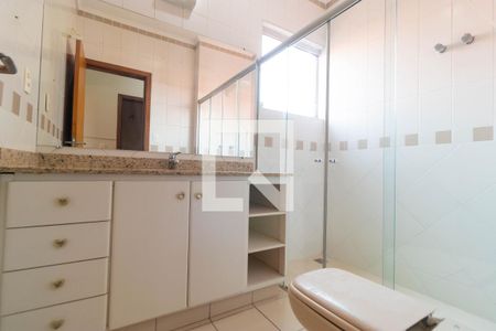 Casa de condomínio à venda com 350m², 4 quartos e 4 vagasBanheiro da Suíte 02